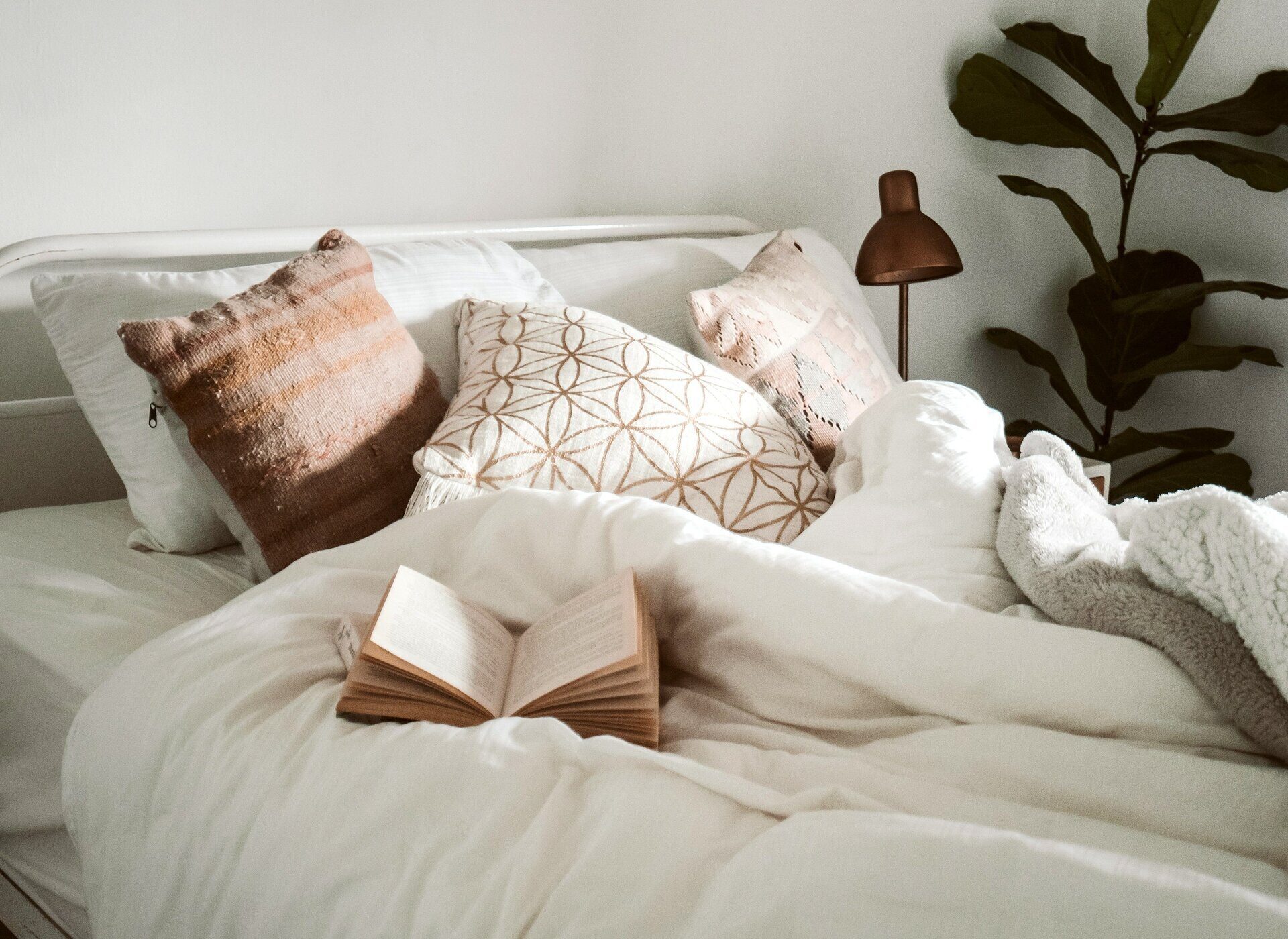 Красивые одеяла и подушки